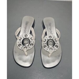 Bernardo Leather Thong Sandals Size 6M